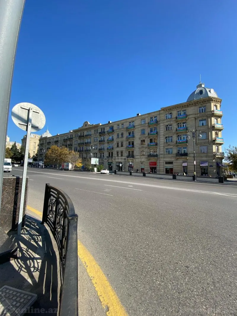 3 otaqlı Ofis 75 m² Nizami m. Kirayə verilir