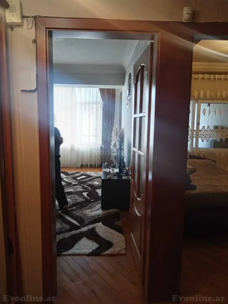Satılır 1 otaqlı Mənzil Köhnə tikili 52 m² Gənclik m. - şəkil 2