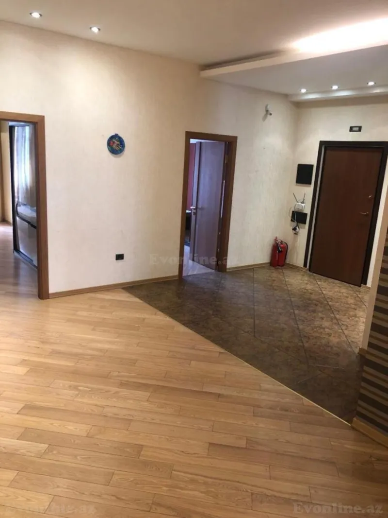Satılır 4 otaqlı Mənzil Yeni tikili 200 m² 28 May m. - şəkil 5