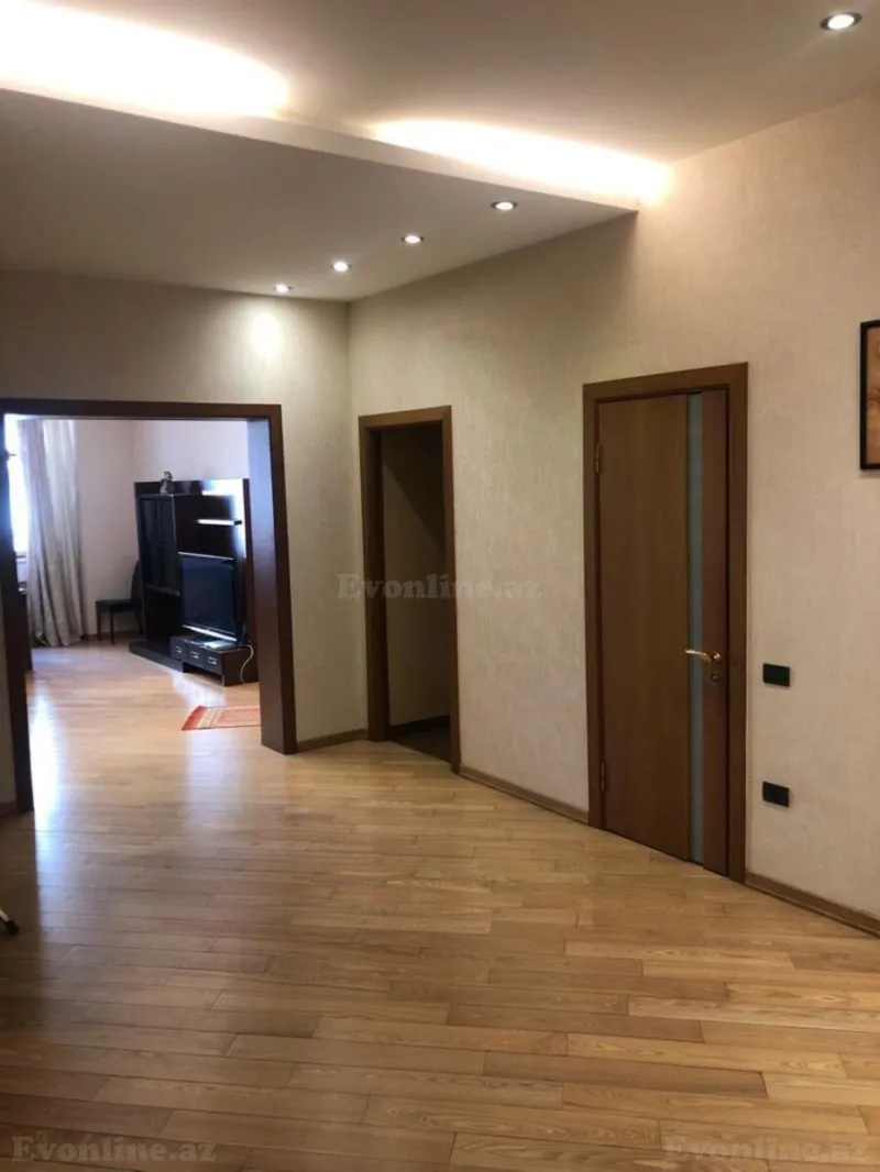 Satılır 4 otaqlı Mənzil Yeni tikili 200 m² 28 May m. - şəkil 11
