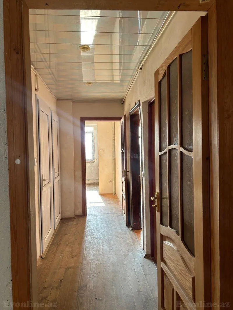 Satılır 2 otaqlı Mənzil Köhnə tikili 65 m² Suraxanı r. - şəkil 5