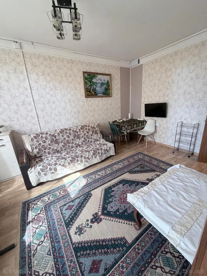 Kirayə verilir 2 otaqlı Mənzil Köhnə tikili 50 m² Memar Əcəmi m.