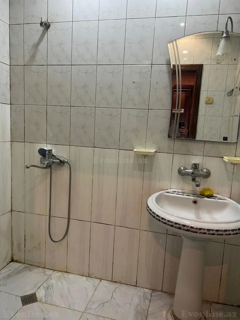 Satılır 2 otaqlı Mənzil Köhnə tikili 65 m² Nərimanov r. - şəkil 8