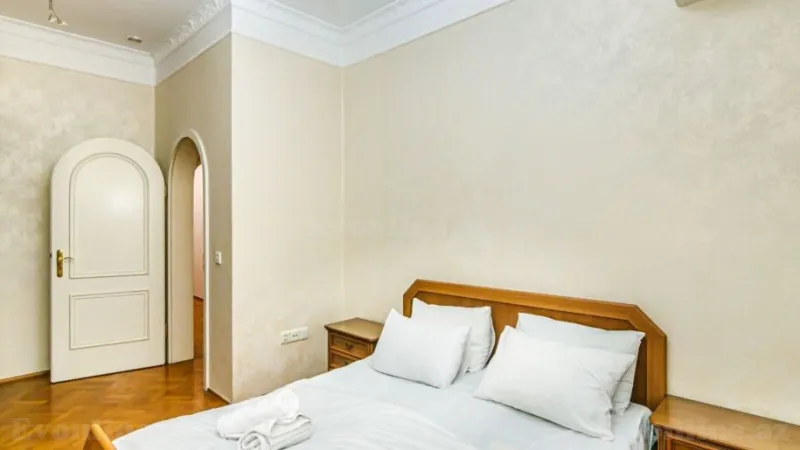 Kirayə verilir 3 otaqlı Mənzil Köhnə tikili 120 m² Sahil m. - şəkil 6