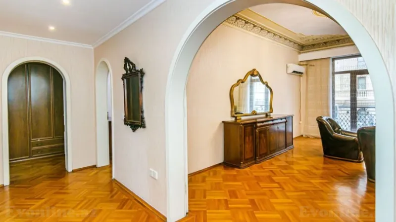 Kirayə verilir 3 otaqlı Mənzil Köhnə tikili 120 m² Sahil m. - şəkil 12