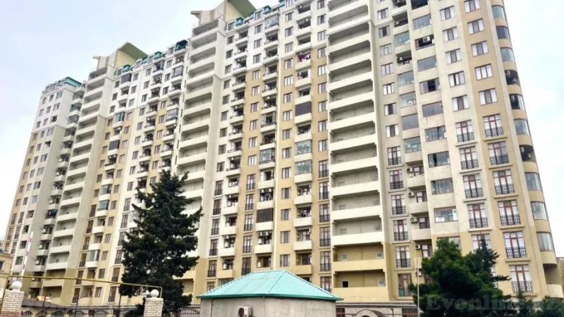 Kirayə verilir 3 otaqlı Mənzil Yeni tikili 130 m² 8-ci mikrorayon