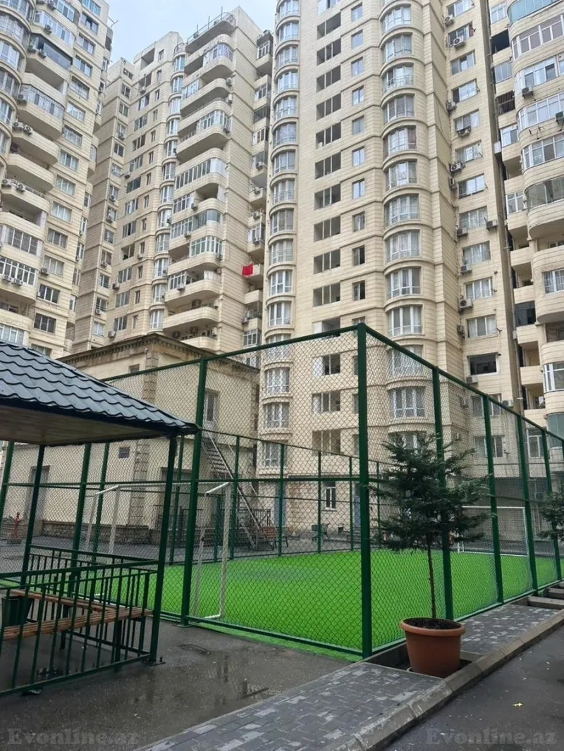 Satılır 2 otaqlı Mənzil Yeni tikili 68 m² 8 Noyabr m. - şəkil 2