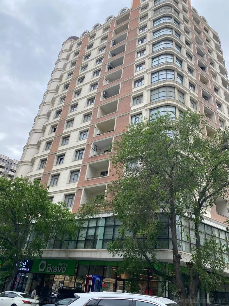 5 otaqlı Mənzil 235 m² Gənclik m. Satılır