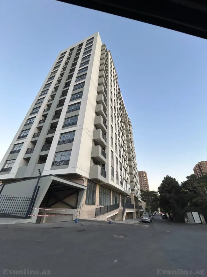 Satılır 4 otaqlı Mənzil Yeni tikili 181 m² 28 May m.