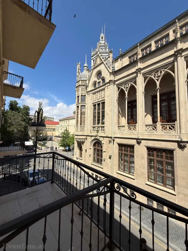Satılır 2 otaqlı Mənzil Köhnə tikili 60 m² İçərişəhər m.