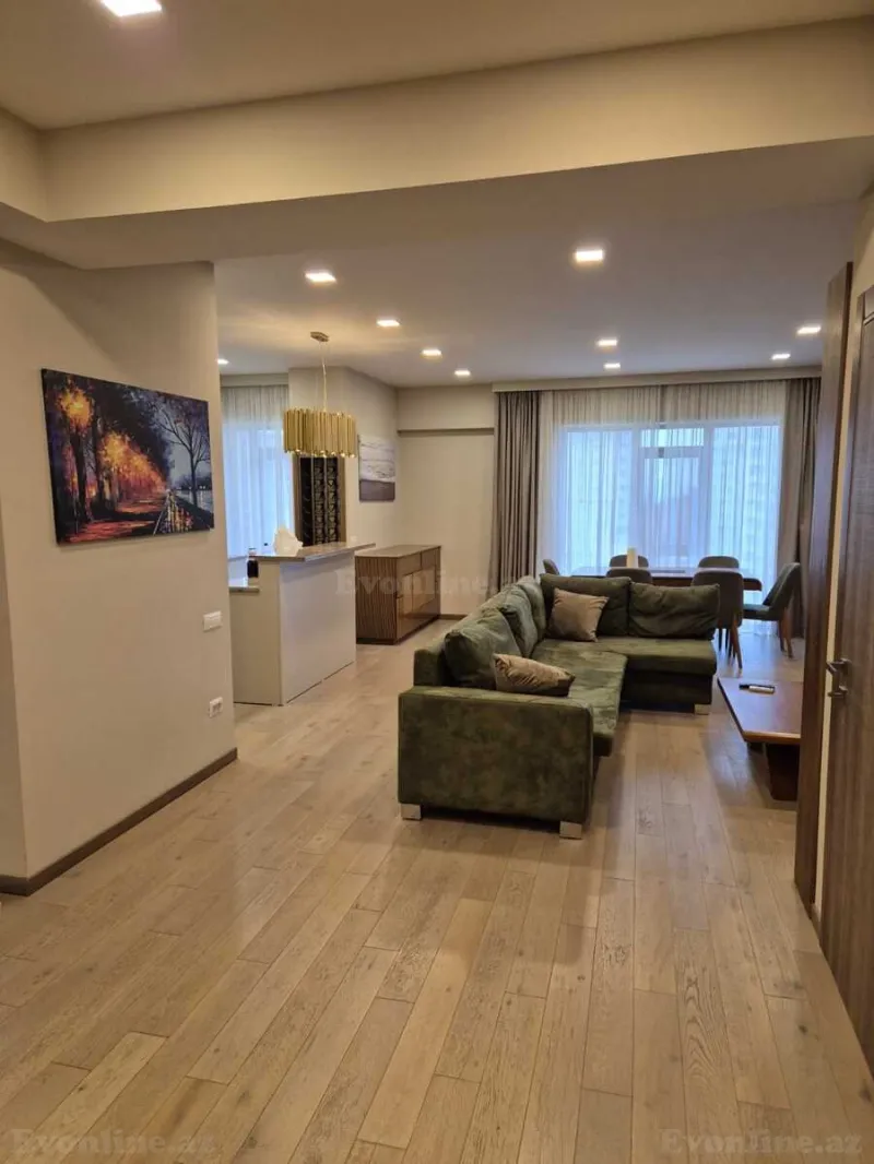 Kirayə verilir 3 otaqlı Mənzil Yeni tikili 120 m² 28 May m.
