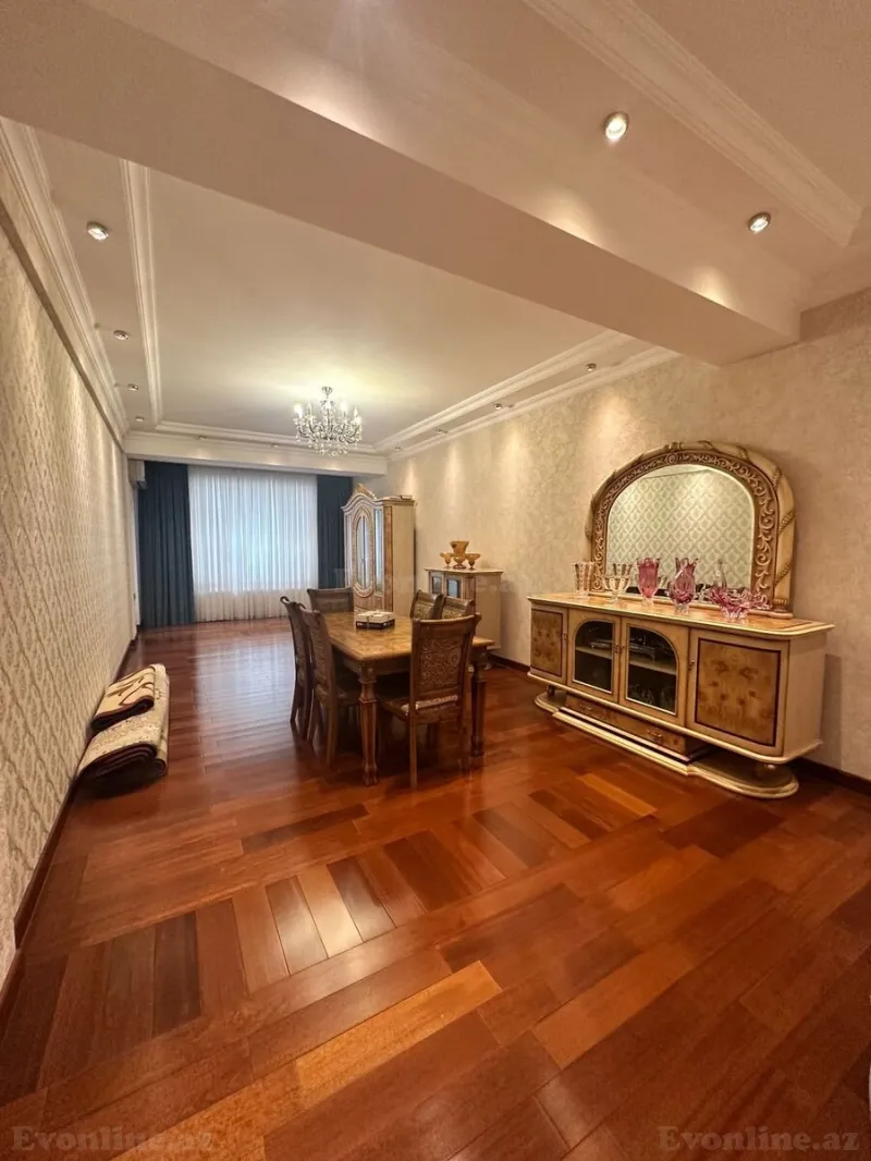 Satılır 3 otaqlı Mənzil Yeni tikili 160 m² 28 May m.