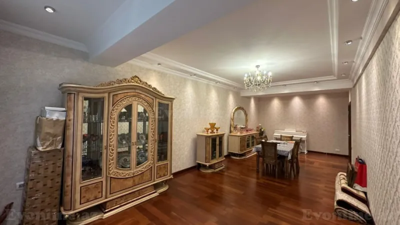Satılır 3 otaqlı Mənzil Yeni tikili 160 m² 28 May m. - şəkil 2
