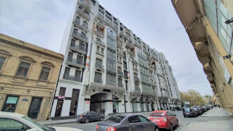 4 otaqlı Mənzil 220 m² Sahil m. Kirayə verilir