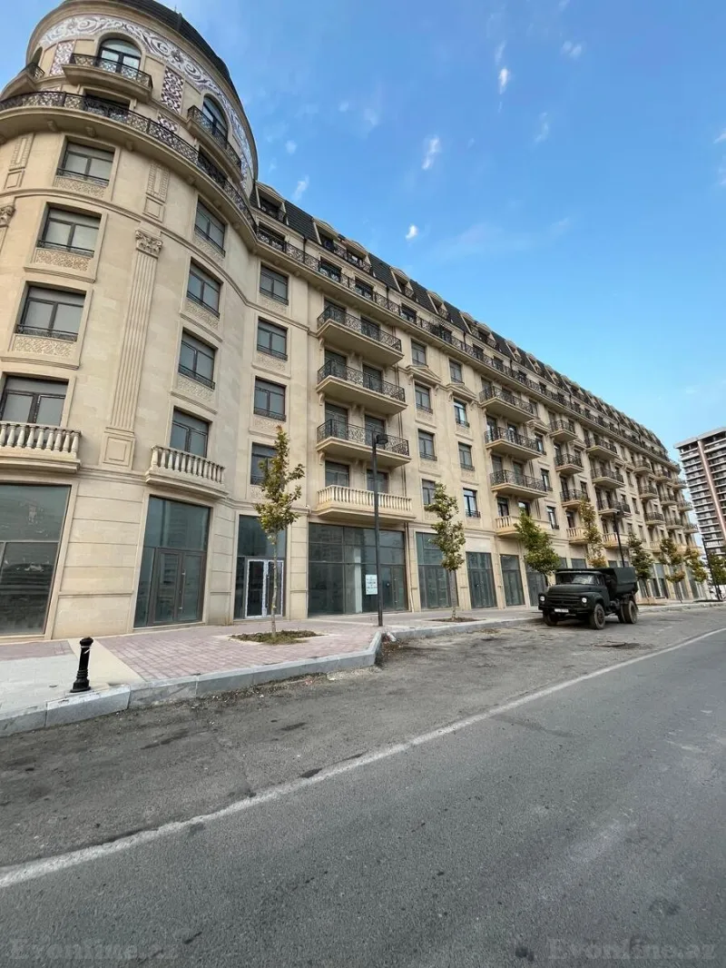 4 otaqlı Mənzil 231 m² Xətai r. Satılır