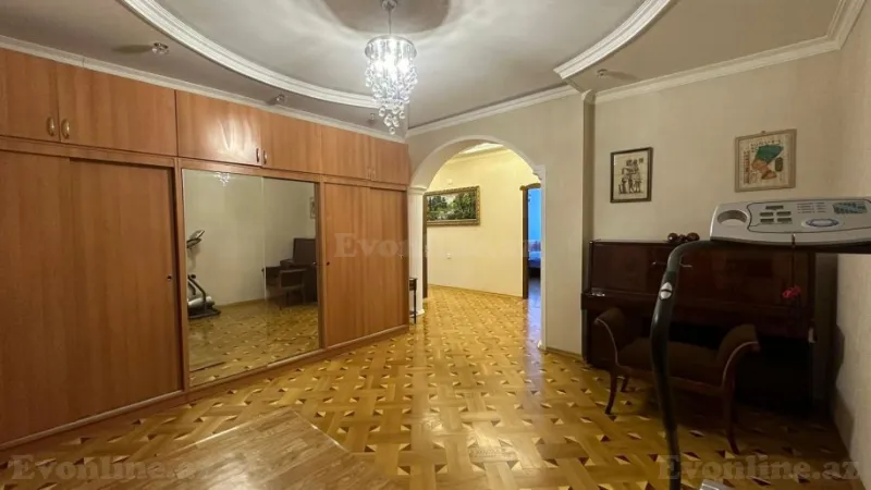 Satılır 3 otaqlı Mənzil Yeni tikili 140 m² İnşaatçılar m. - şəkil 4