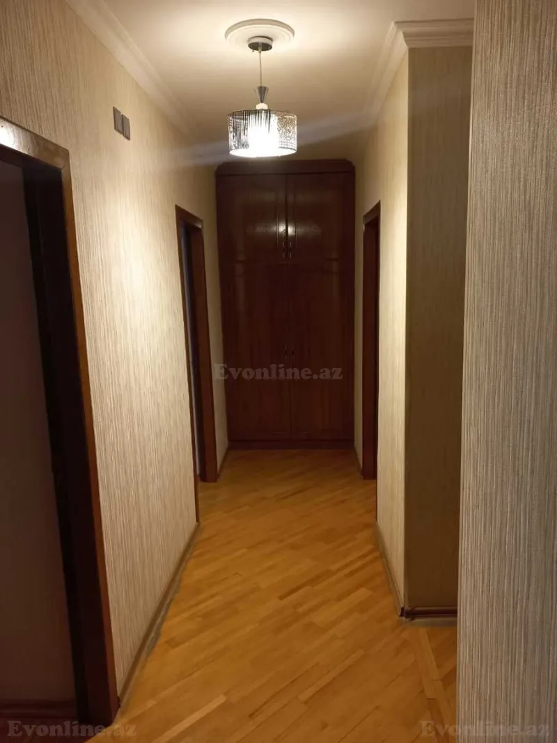 3 otaqlı Mənzil 85 m² İnşaatçılar m. Satılır