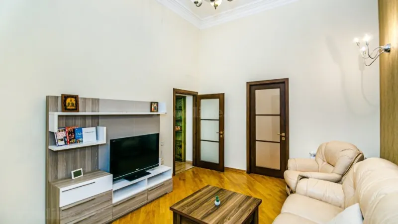 Kirayə verilir 3 otaqlı Mənzil Köhnə tikili 82 m² Sahil m. - şəkil 12