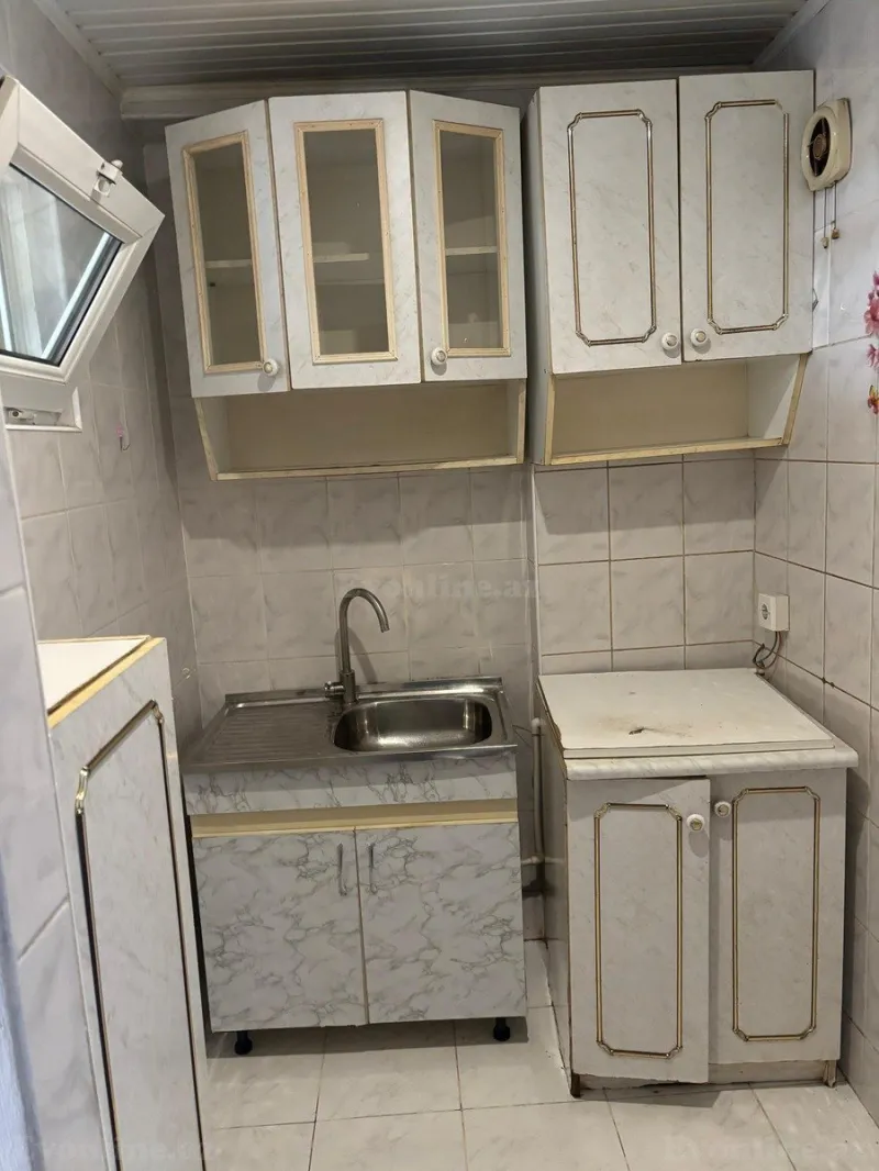 Satılır 2 otaqlı Mənzil Köhnə tikili 50 m² Bakmil m. - şəkil 2