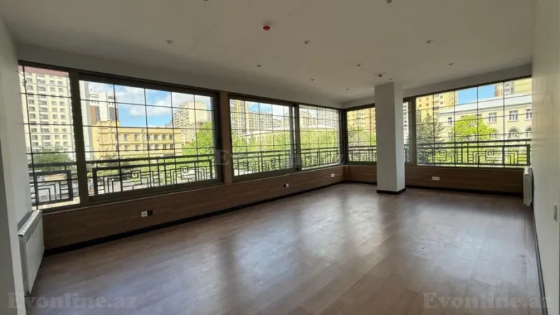 3 otaqlı Ofis 80 m² Gənclik m. Kirayə verilir