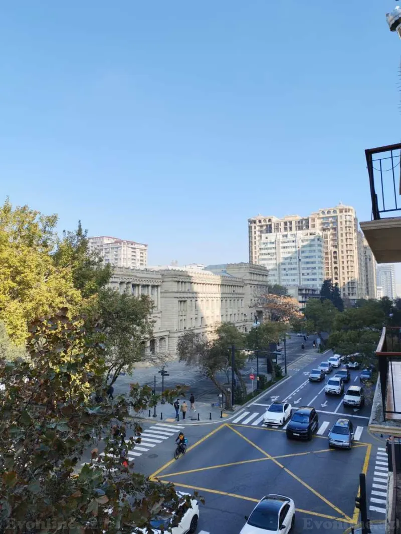 3 otaqlı Mənzil 120 m² 28 May m. Kirayə verilir