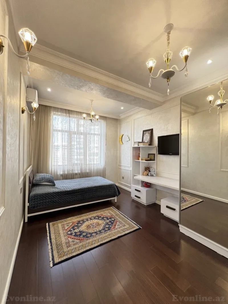 3 otaqlı Mənzil 135 m² 6-cı mikrorayon Satılır