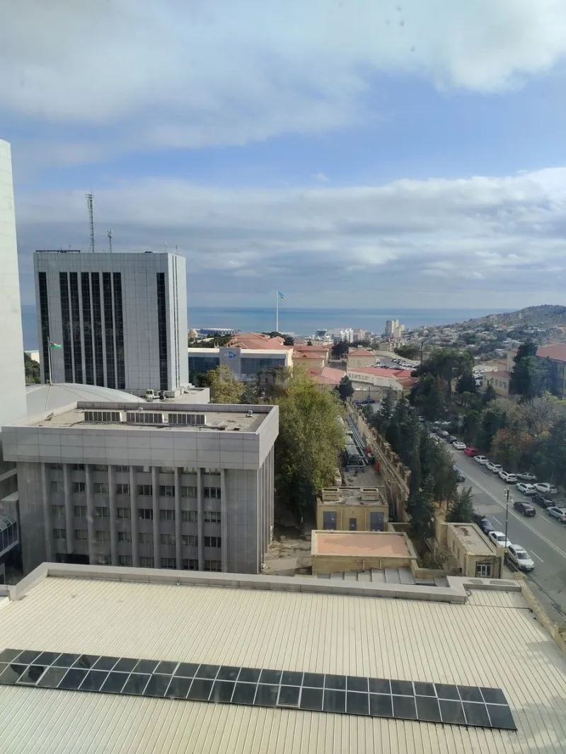 Satılır 4 otaqlı Mənzil Köhnə tikili 175 m² Səbail r. - şəkil 2