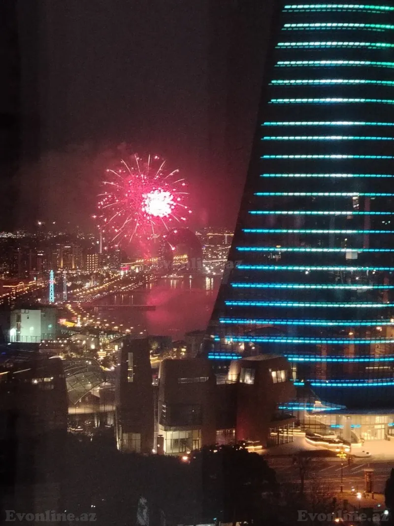Satılır 4 otaqlı Mənzil Köhnə tikili 175 m² Səbail r. - şəkil 8