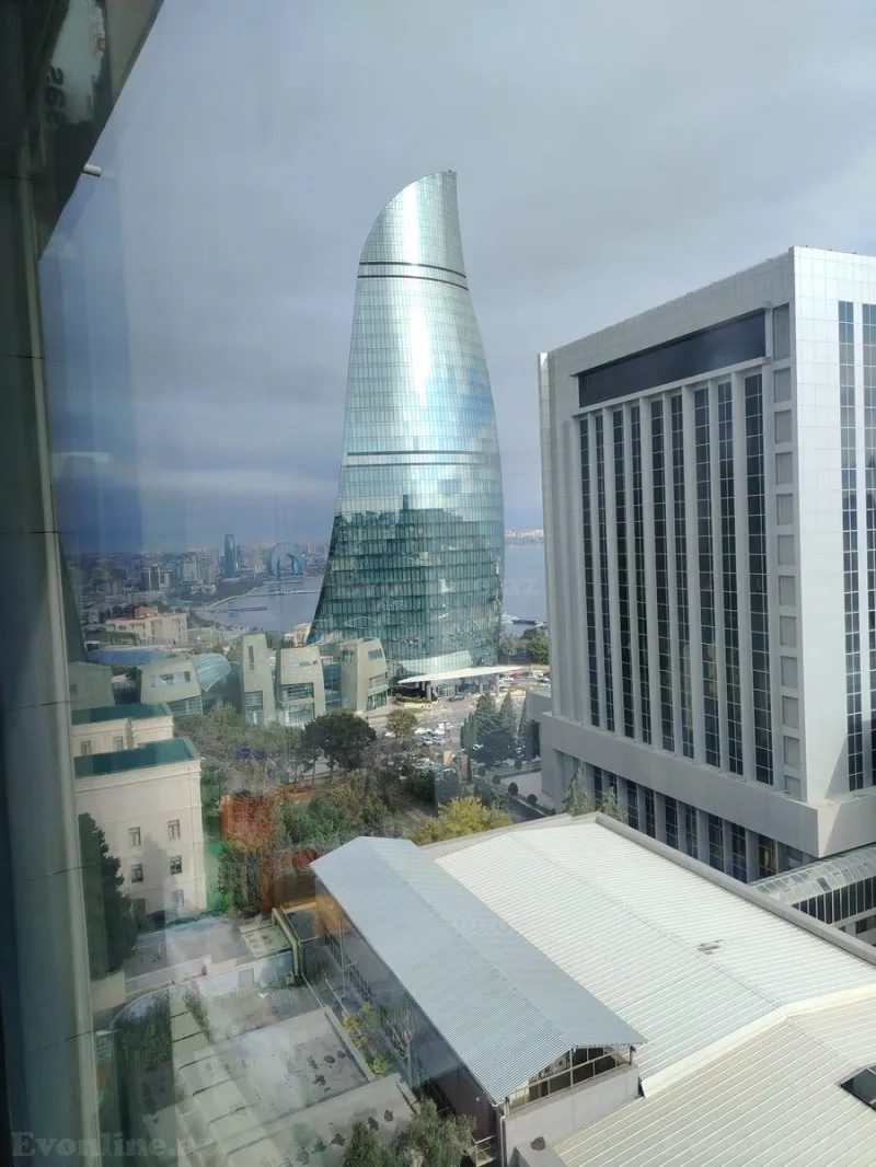 Satılır 4 otaqlı Mənzil Köhnə tikili 175 m² Səbail r. - şəkil 9