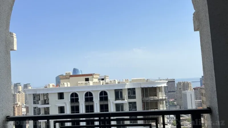 4 otaqlı Mənzil 202 m² 28 May m. Satılır