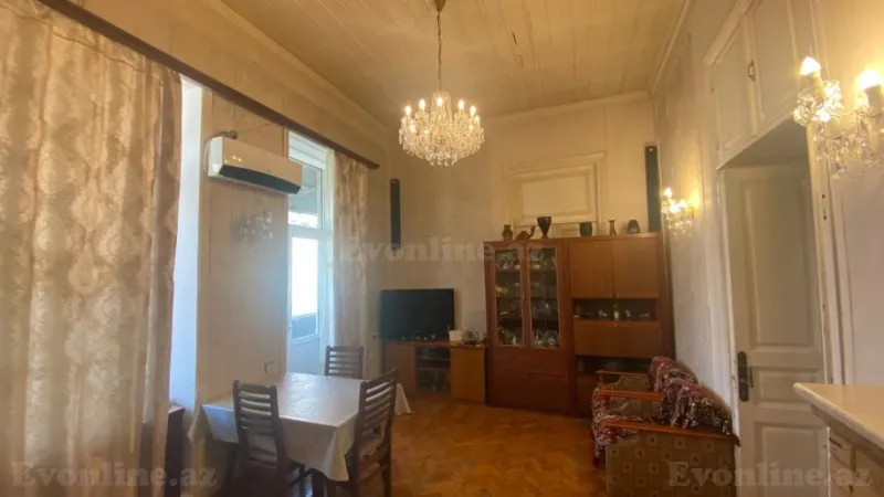 Satılır 4 otaqlı Mənzil Köhnə tikili 110 m² İçərişəhər m. - şəkil 2