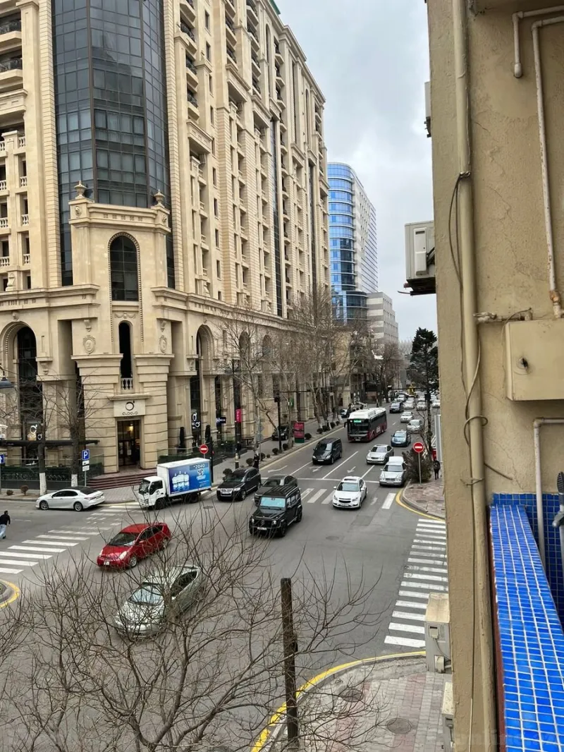 3 otaqlı Mənzil 135 m² Nizami m. Kirayə verilir