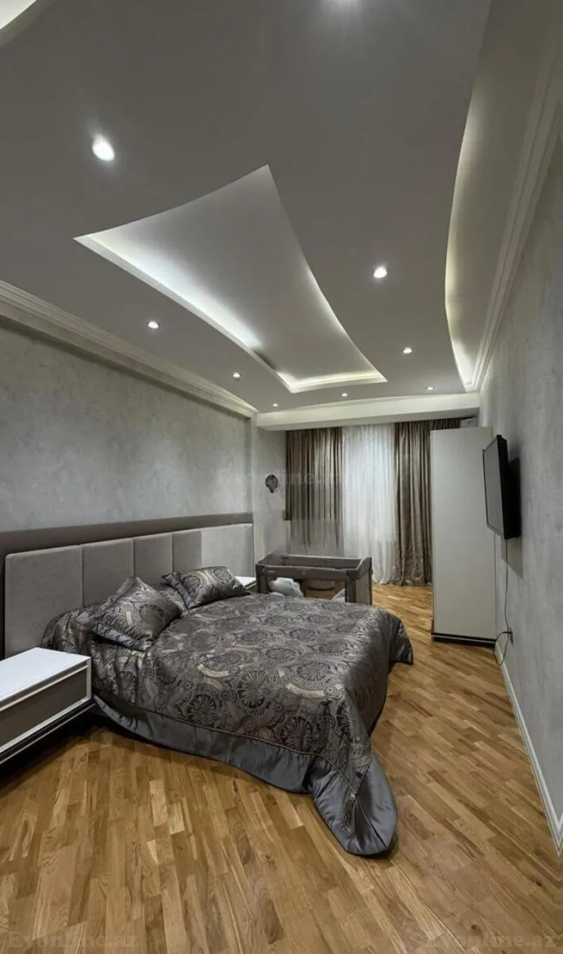 Satılır 4 otaqlı Mənzil Yeni tikili 247 m² 28 May m. - şəkil 5