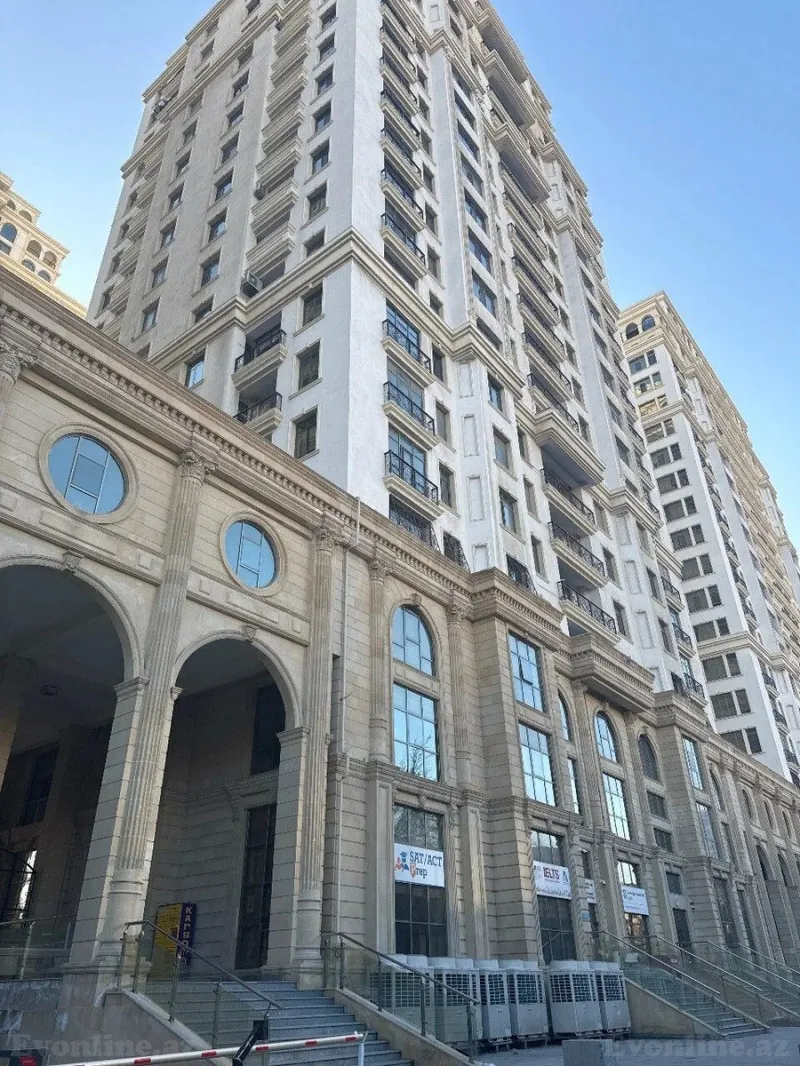 4 otaqlı Mənzil 160 m² Elmlər Akademiyası m. Kirayə verilir