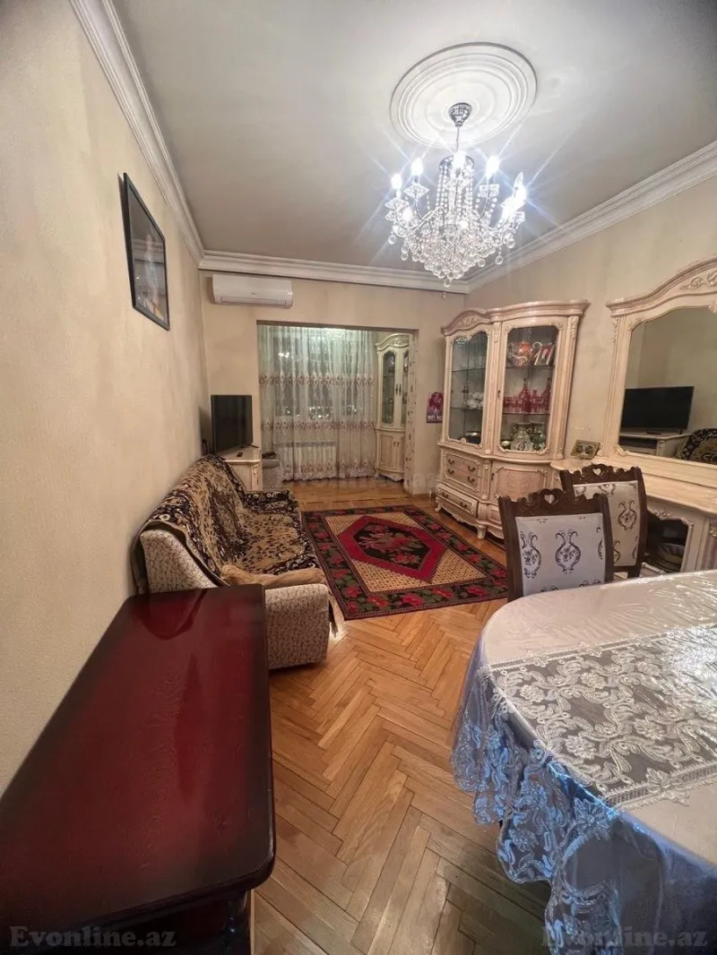 Satılır 2 otaqlı Mənzil Köhnə tikili 65 m² 8-ci mikrorayon - şəkil 2
