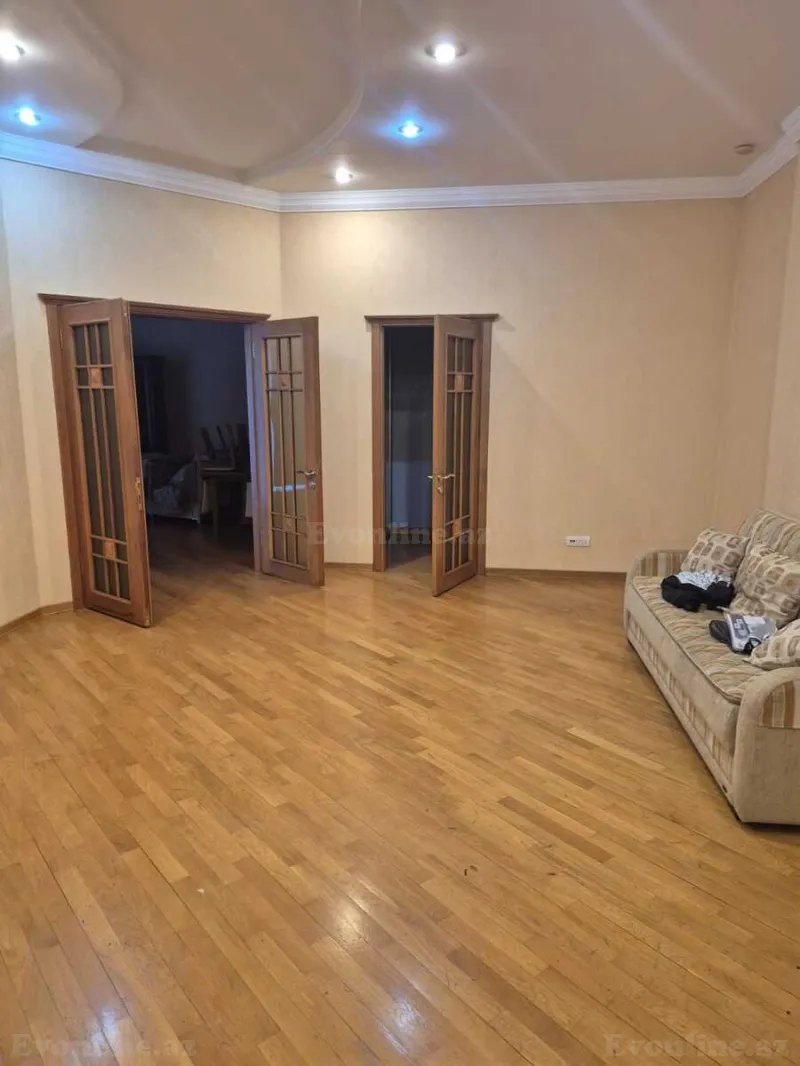 Kirayə verilir 3 otaqlı Mənzil Yeni tikili 171 m² 28 May m. - şəkil 9