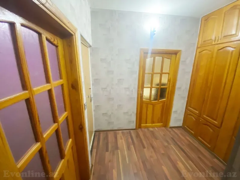 Satılır 2 otaqlı Mənzil Köhnə tikili 60 m² 4-cü mikrorayon - şəkil 2