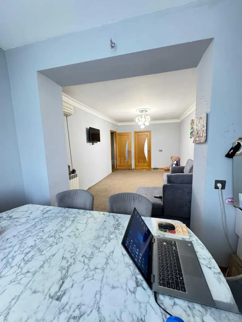 Satılır 3 otaqlı Mənzil Köhnə tikili 85 m² Avtovağzal m. - şəkil 2