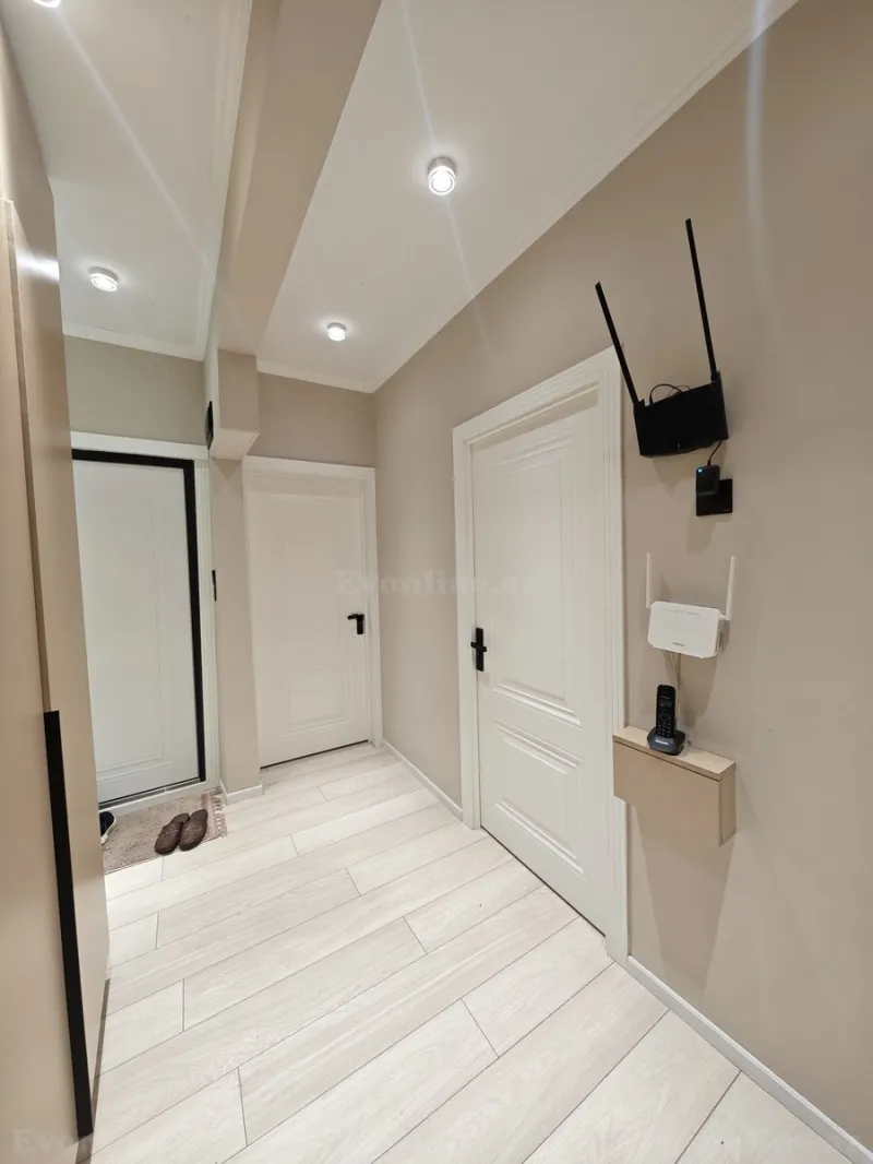Satılır 4 otaqlı Mənzil Köhnə tikili 110 m² Bakıxanov