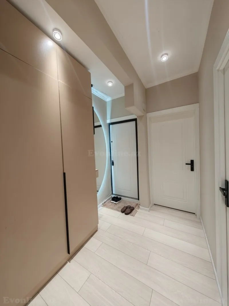 Satılır 4 otaqlı Mənzil Köhnə tikili 110 m² Bakıxanov - şəkil 2