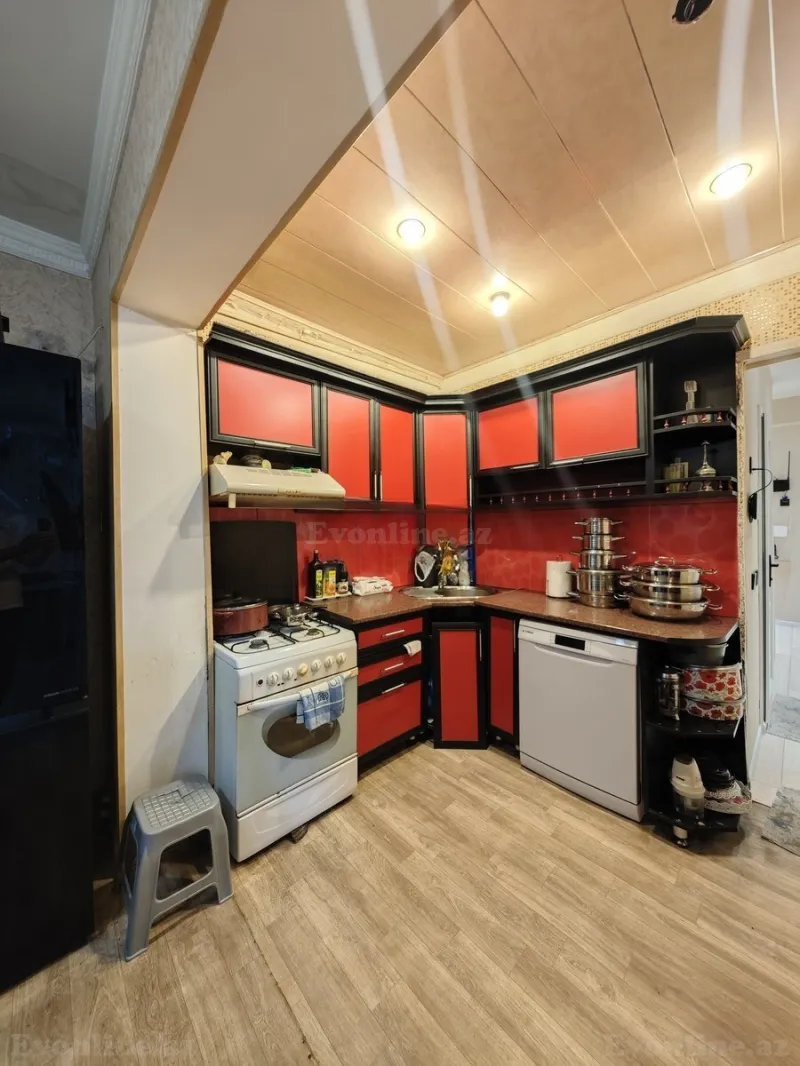 Satılır 4 otaqlı Mənzil Köhnə tikili 110 m² Bakıxanov - şəkil 8