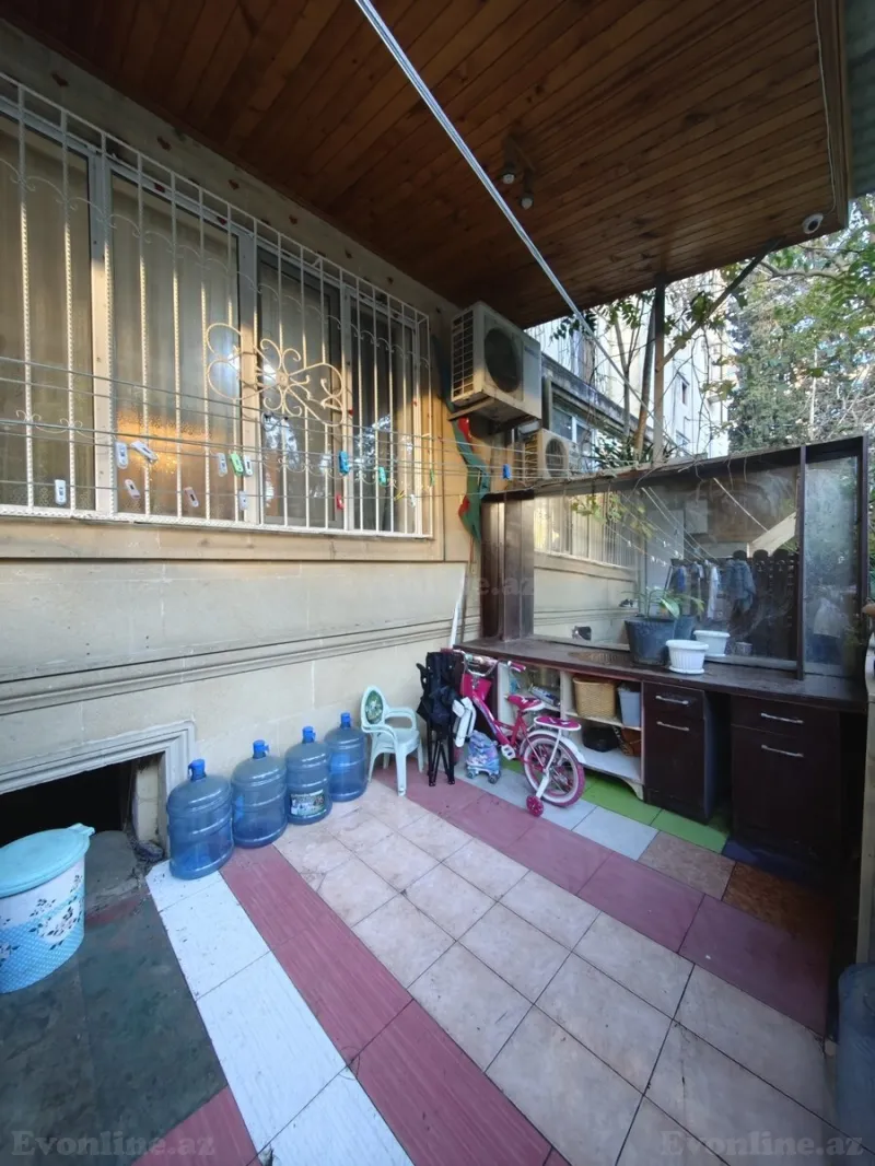 Satılır 4 otaqlı Mənzil Köhnə tikili 110 m² Bakıxanov - şəkil 9