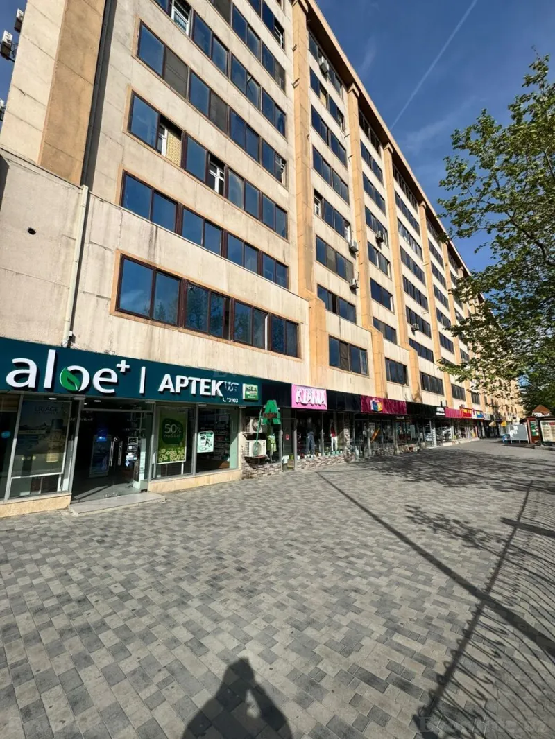 Satılır 3 otaqlı Mənzil Köhnə tikili 70 m² Bakıxanov