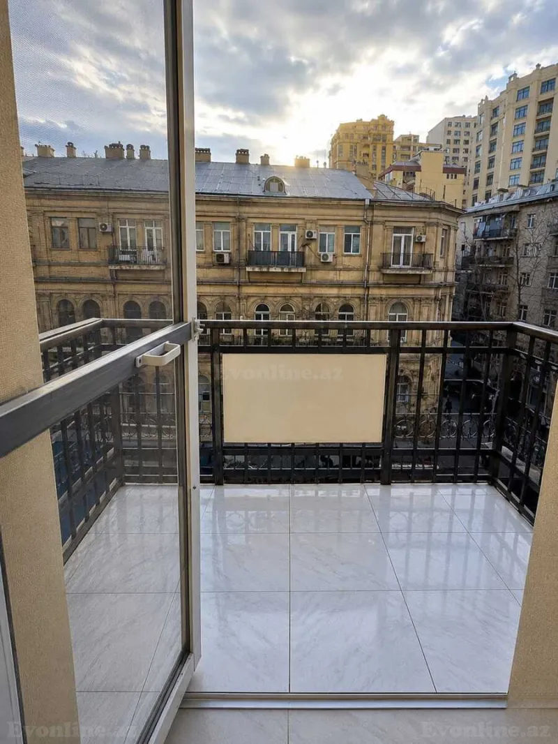 Satılır 2 otaqlı Mənzil Köhnə tikili 61 m² 28 May m. - şəkil 3