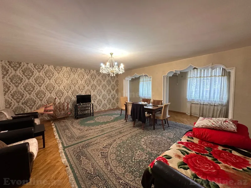 Satılır 4 otaqlı Mənzil Köhnə tikili 100 m² Nizami r.