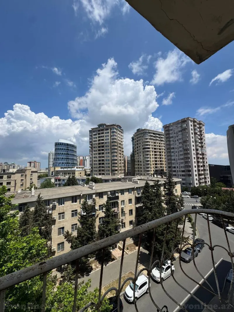 Satılır 4 otaqlı Mənzil Köhnə tikili 120 m² Yasamal r.