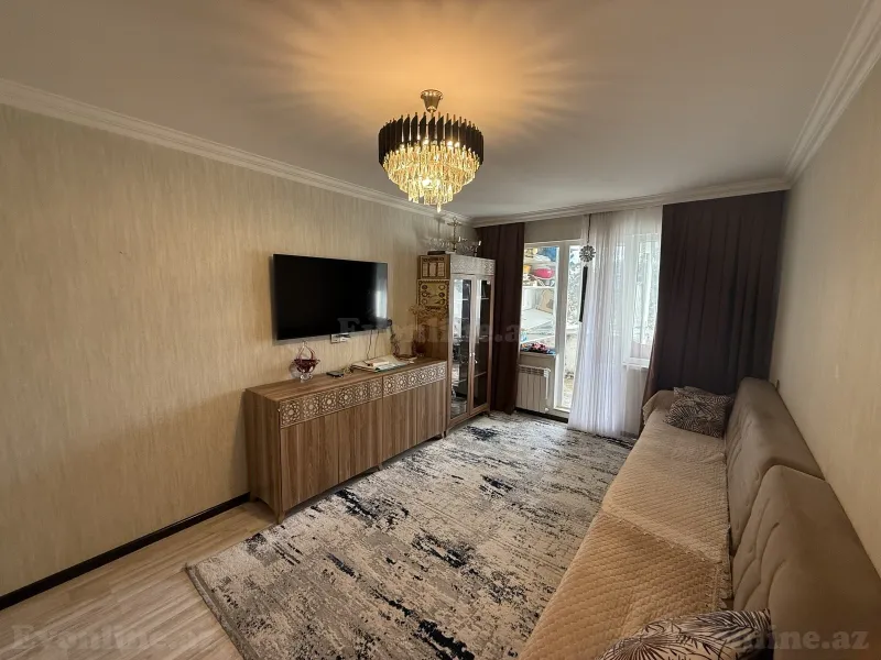 Satılır 3 otaqlı Mənzil Köhnə tikili 75 m² Neftçilər m. - şəkil 2