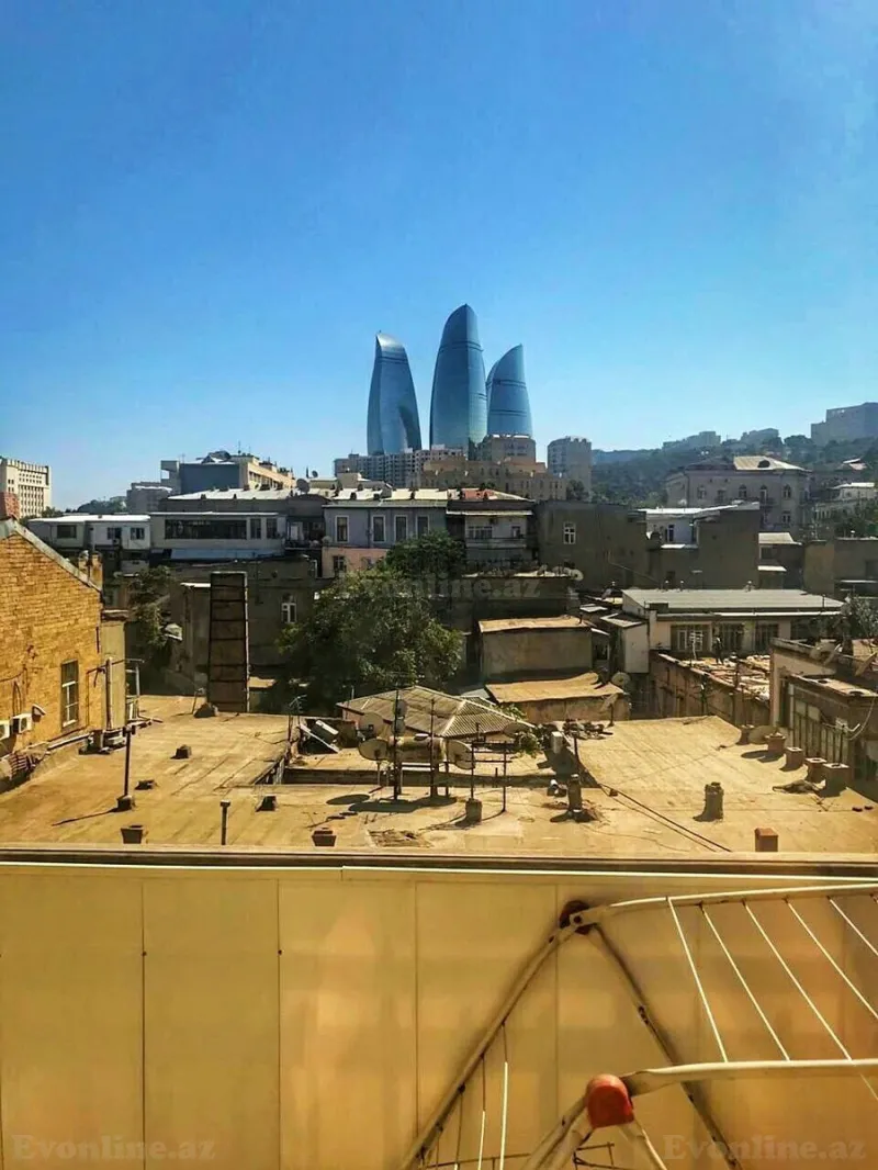 Satılır 3 otaqlı Mənzil Köhnə tikili 100 m² İçərişəhər m. - şəkil 2