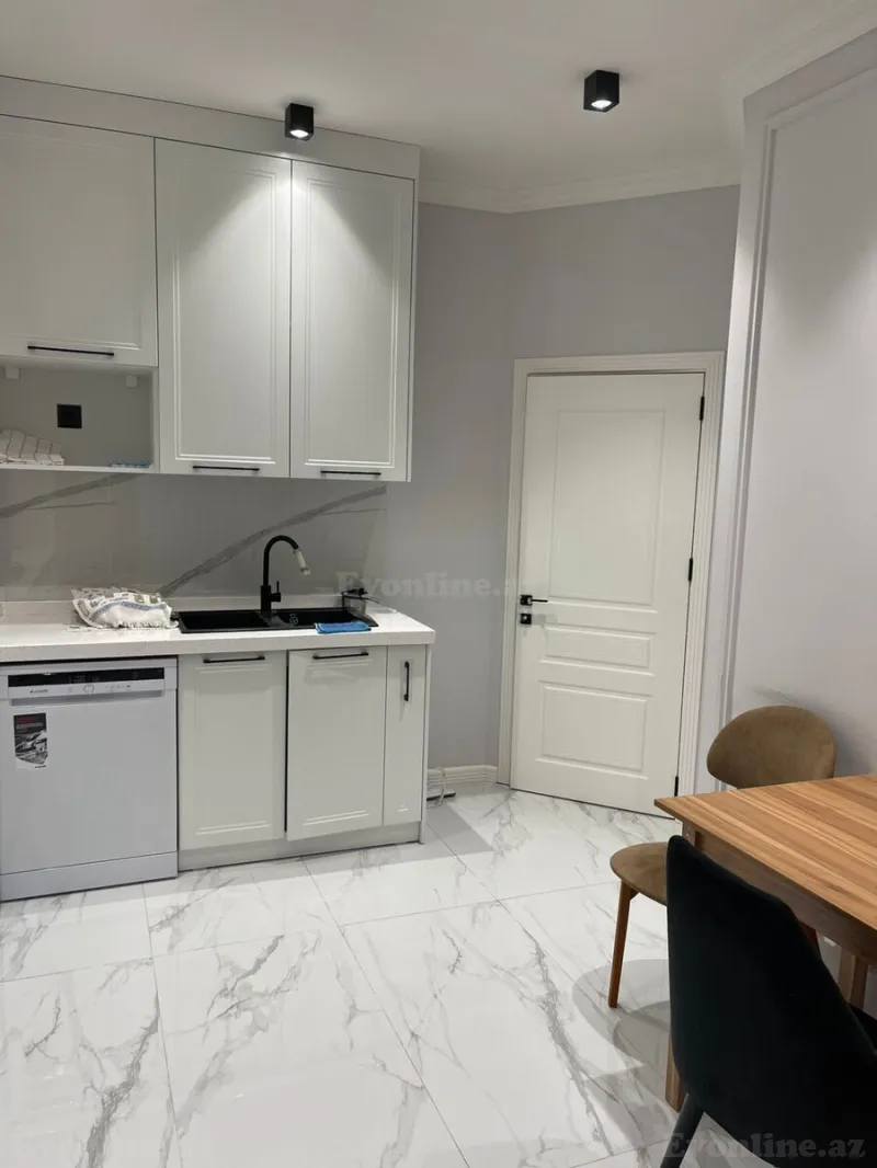Kirayə verilir 3 otaqlı Mənzil Yeni tikili 130 m² Nərimanov r. - şəkil 5