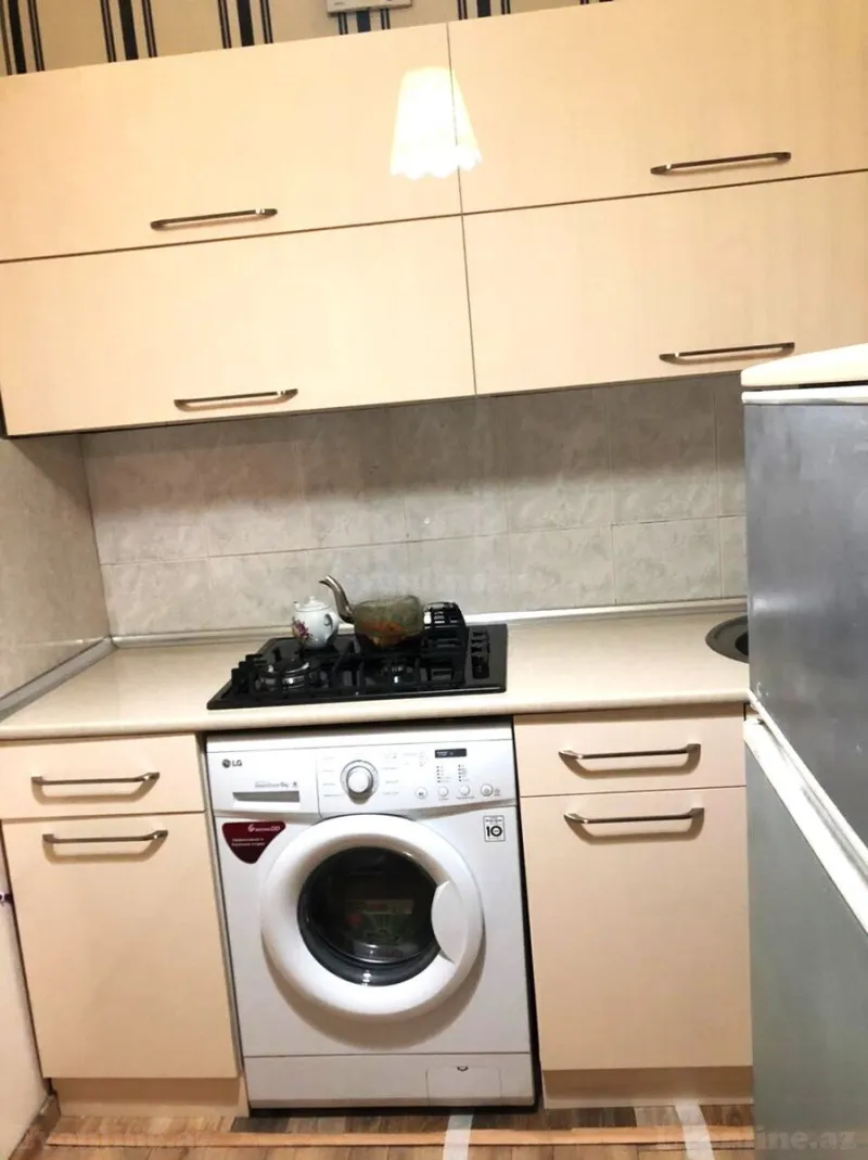 Satılır 2 otaqlı Mənzil Köhnə tikili 45 m² Yasamal r. - şəkil 6